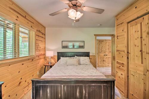 Stunning Crosslake Cabin With Deck And Lake Views!