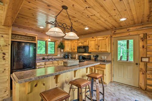 Stunning Crosslake Cabin With Deck And Lake Views!