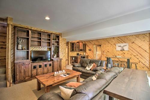 Stunning Crosslake Cabin With Deck And Lake Views!