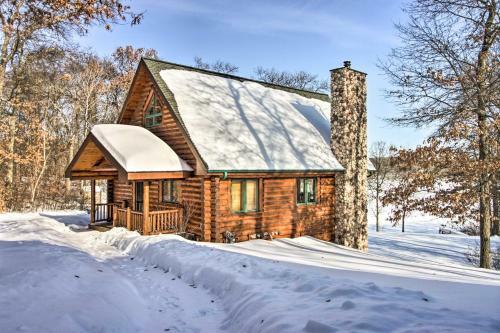 Stunning Crosslake Cabin With Deck And Lake Views!