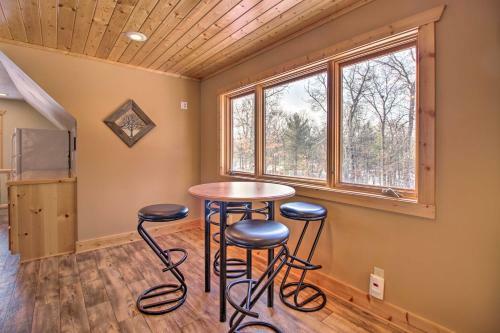 Stunning Crosslake Cabin With Deck And Lake Views!