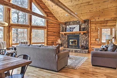 Stunning Crosslake Cabin With Deck And Lake Views!