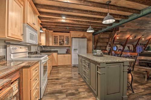 The Boars Abode Renovated Barn Home In Donnelly!
