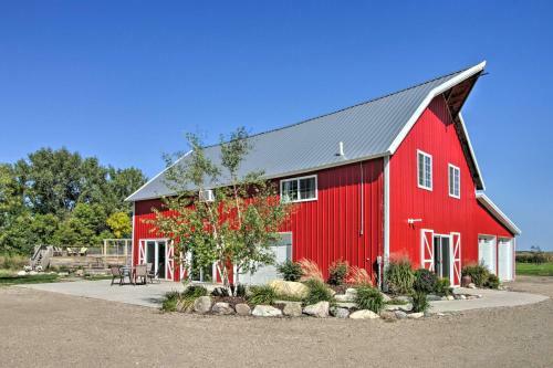 The Boars Abode Renovated Barn Home In Donnelly!