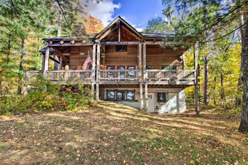 Spacious Lakefront Cabin With Fire Pit And Grill!