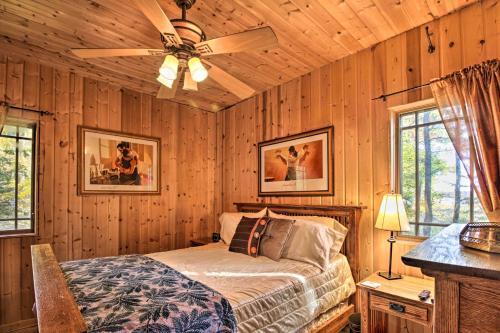 Spacious Lakefront Cabin With Fire Pit And Grill!