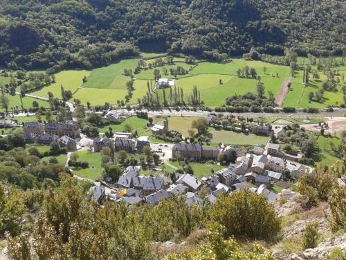 Apartamentos L�era De Baix