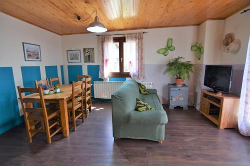 Apartamentos L�era De Baix