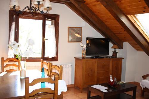 Apartamentos L�era De Baix