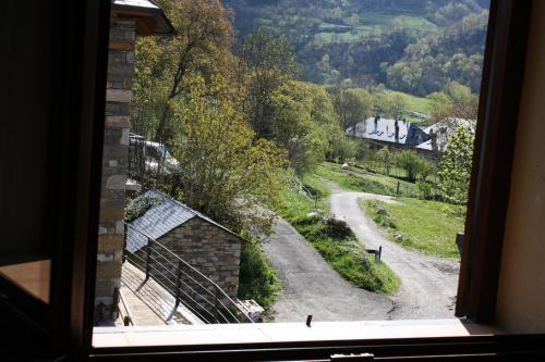 Apartamentos L�era De Baix