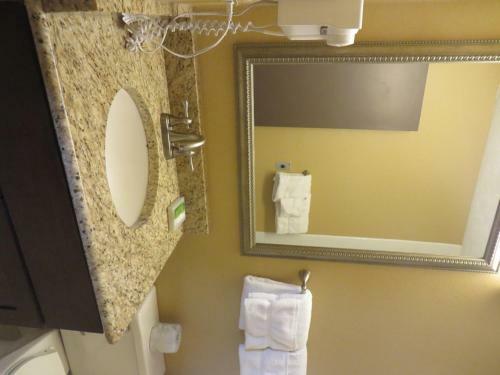 Hotel Ivy Court Inn And Suites