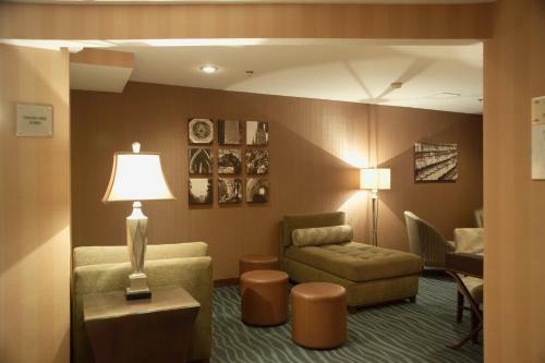 Hotel Ivy Court Inn And Suites
