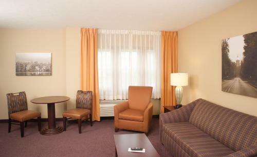 Hotel Ivy Court Inn And Suites