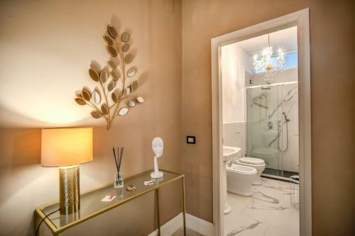 Aweshome - White Mirrors Apartment