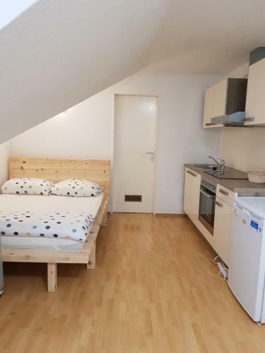 Apartamento Sonnige Dach Fereinzimmer