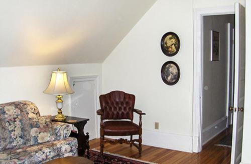 Agincourt Manor B&B Suites