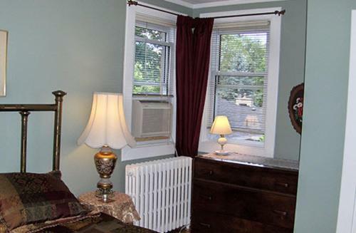 Agincourt Manor B&B Suites