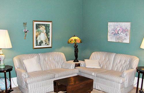 Agincourt Manor B&B Suites