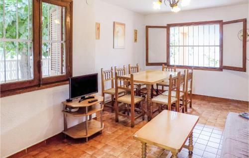 Beautiful Home In Pe��scola With 3 Bedrooms