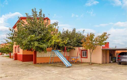 Beautiful Home In Pe��scola With 3 Bedrooms