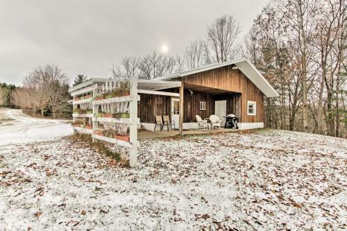 Rural La Crescent Home With Views On Minnesota Bluffs
