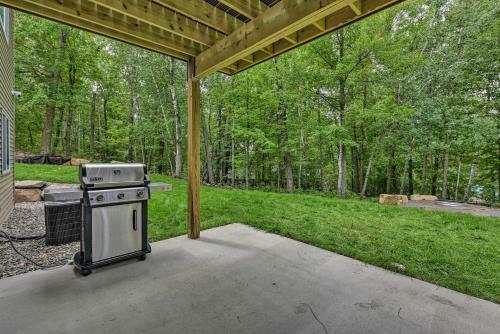 Modern Nisswa Escape With Deck Near Gull Lake!