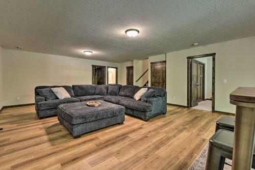 Modern Nisswa Escape With Deck Near Gull Lake!