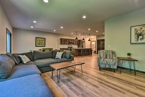 Modern Nisswa Escape With Deck Near Gull Lake!