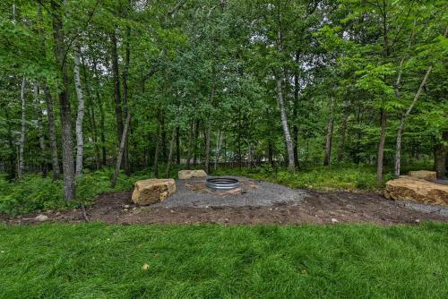 Modern Nisswa Escape With Deck Near Gull Lake!
