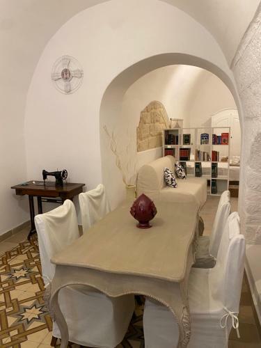 Itaca Home To Explorers Piazza Dell'orologio