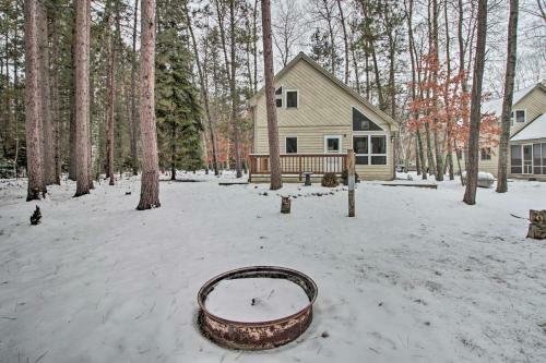 Red Pine Ridge Cabin - Walk To Potato Lake!