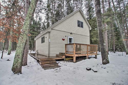 Red Pine Ridge Cabin - Walk To Potato Lake!