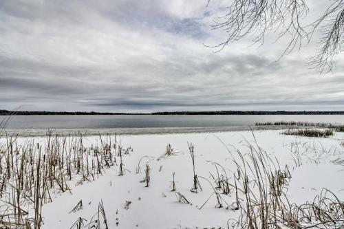 Red Pine Ridge Cabin - Walk To Potato Lake!