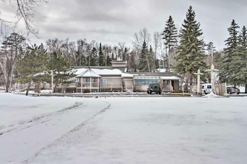 Red Pine Ridge Cabin - Walk To Potato Lake!