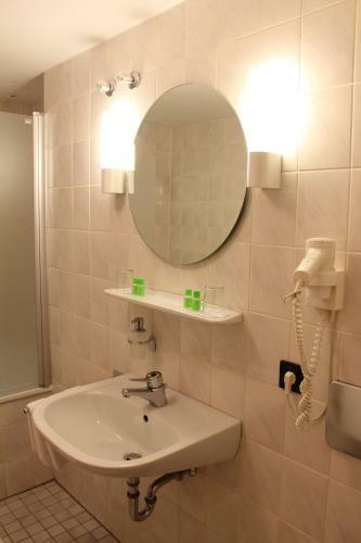 Hostal Hotel H�fler