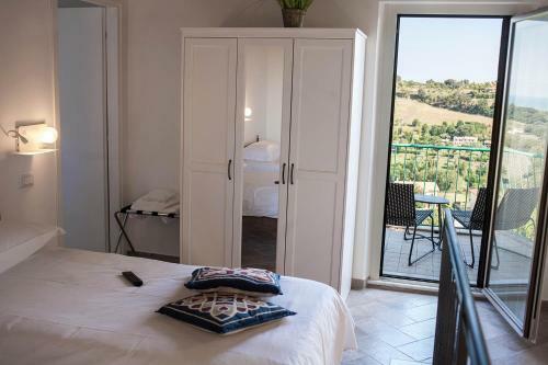 Hostal Red House Accomodation Potenza Picena