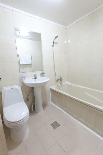 Hostal Monai Guesthouse