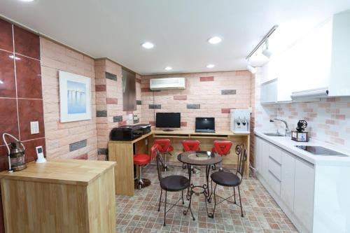Hostal Monai Guesthouse