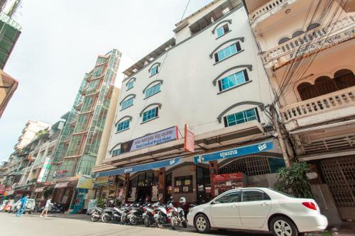 Hometown Hotel