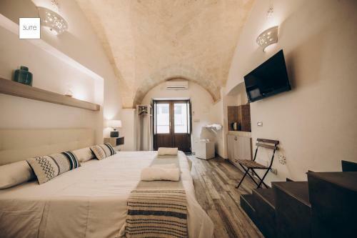 Le Suite Bed