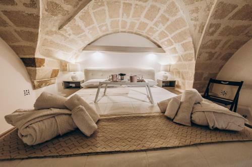 Le Suite Bed