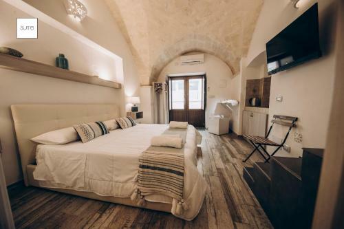 Le Suite Bed