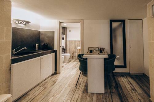 Le Suite Bed