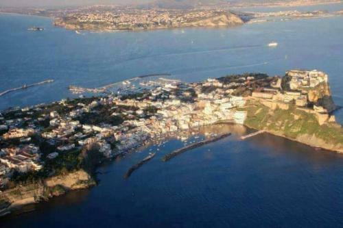 Little House With Yard And Bbq In Procida Island