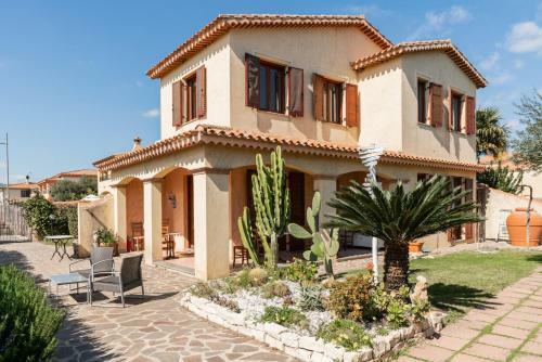 Hostal Nora Guesthouse Rooms And Villas