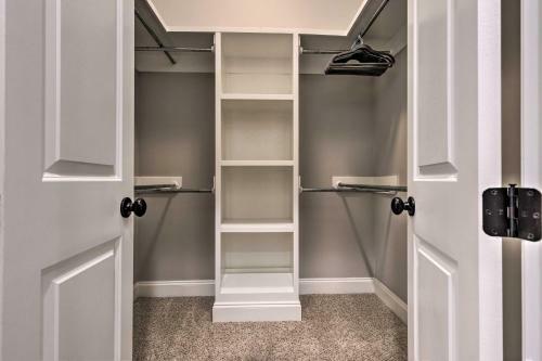 Gulfport Retreat With Yard - Walk To Beach!