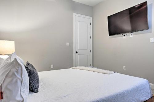 Gulfport Retreat With Yard - Walk To Beach!