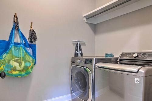 Gulfport Retreat With Yard - Walk To Beach!