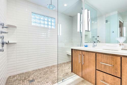 Mid-century Dream Home Less Than Half-mile To Beach!