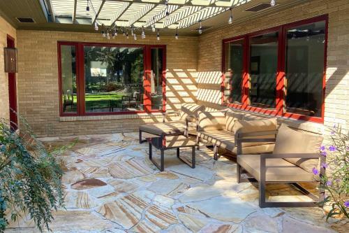 Mid-century Dream Home Less Than Half-mile To Beach!
